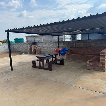 Mogwase Rhino House With 3 Bedrooms Next To Pilanesberg And Sun City מראה חיצוני תמונה