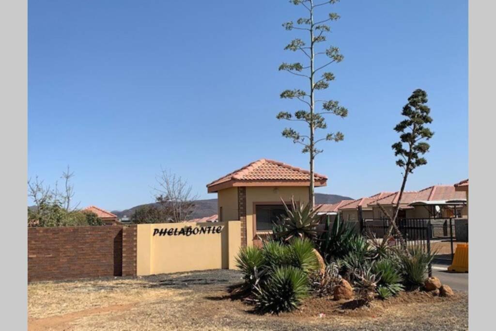 Mogwase Rhino House With 3 Bedrooms Next To Pilanesberg And Sun City מראה חיצוני תמונה